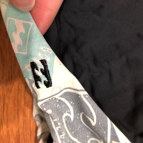 BILLABONG HALTER REVERSIBLE SWIMSUIT💙 - Picture 3 of 3